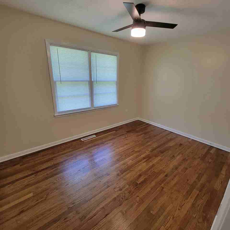 2145 Mitchell St - Photo 5 of 17