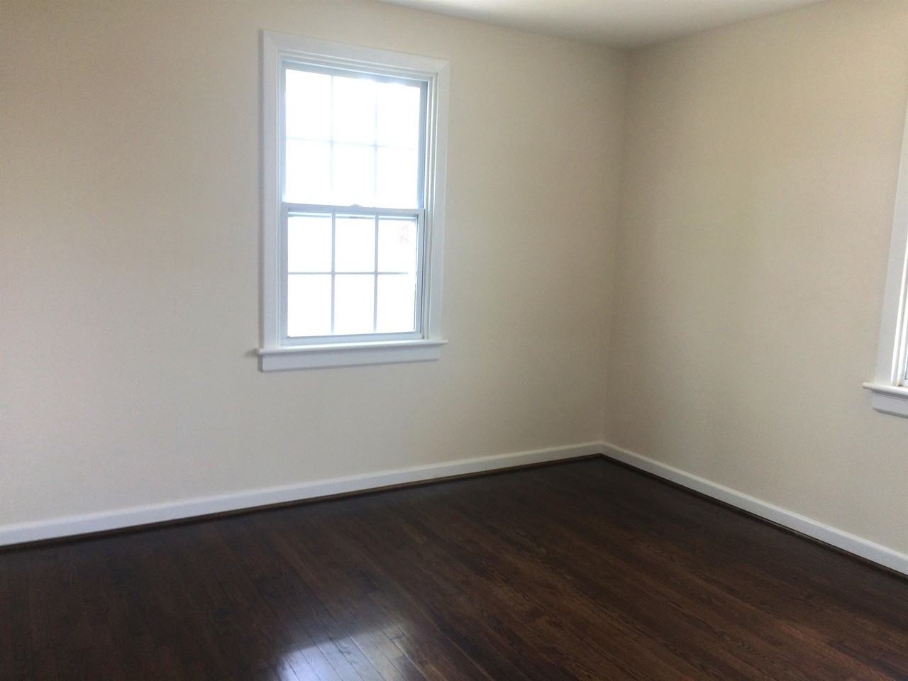 2324 Lenora Ln - Photo 3 of 9