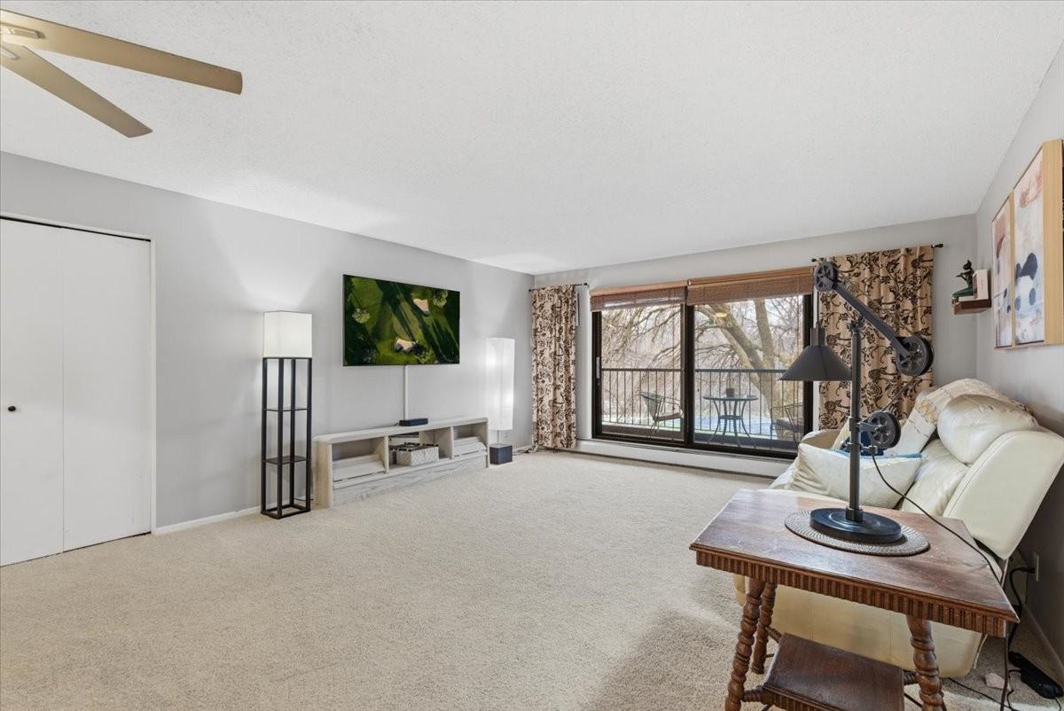 10451 Greenbrier Rd - Photo 3 of 21