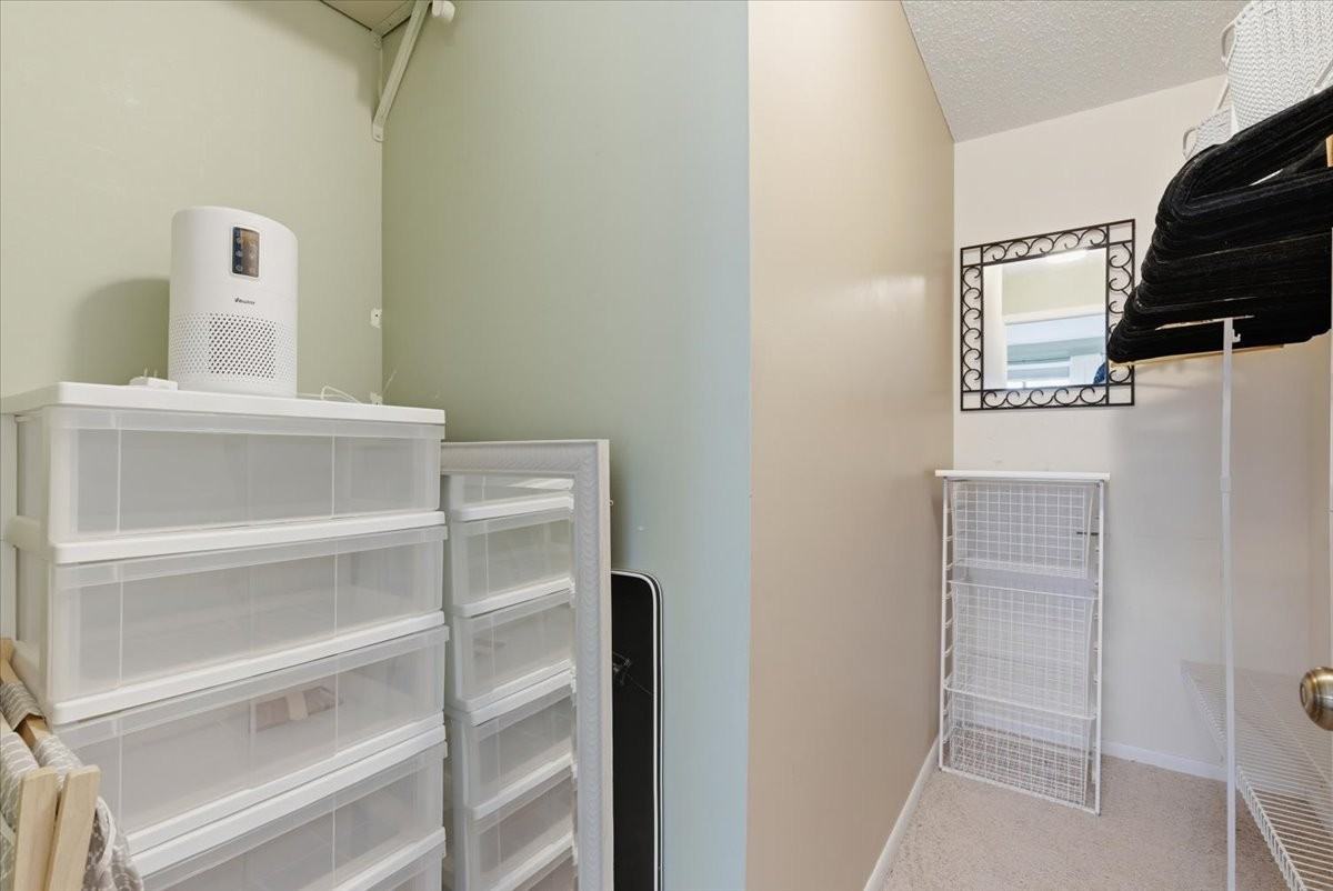 10451 Greenbrier Rd - Photo 4 of 21