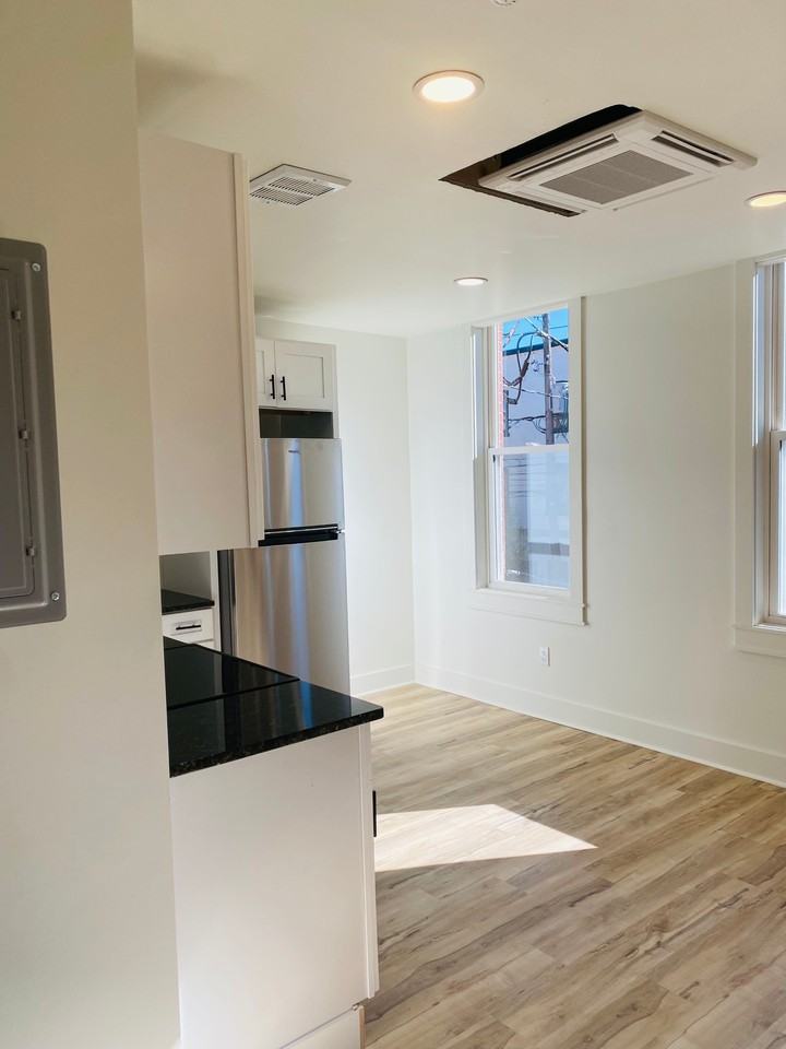 11 E Walnut St #3 - Photo 2 of 6