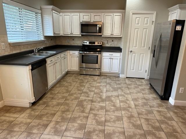 1206 E Boston St - Photo 7 of 28