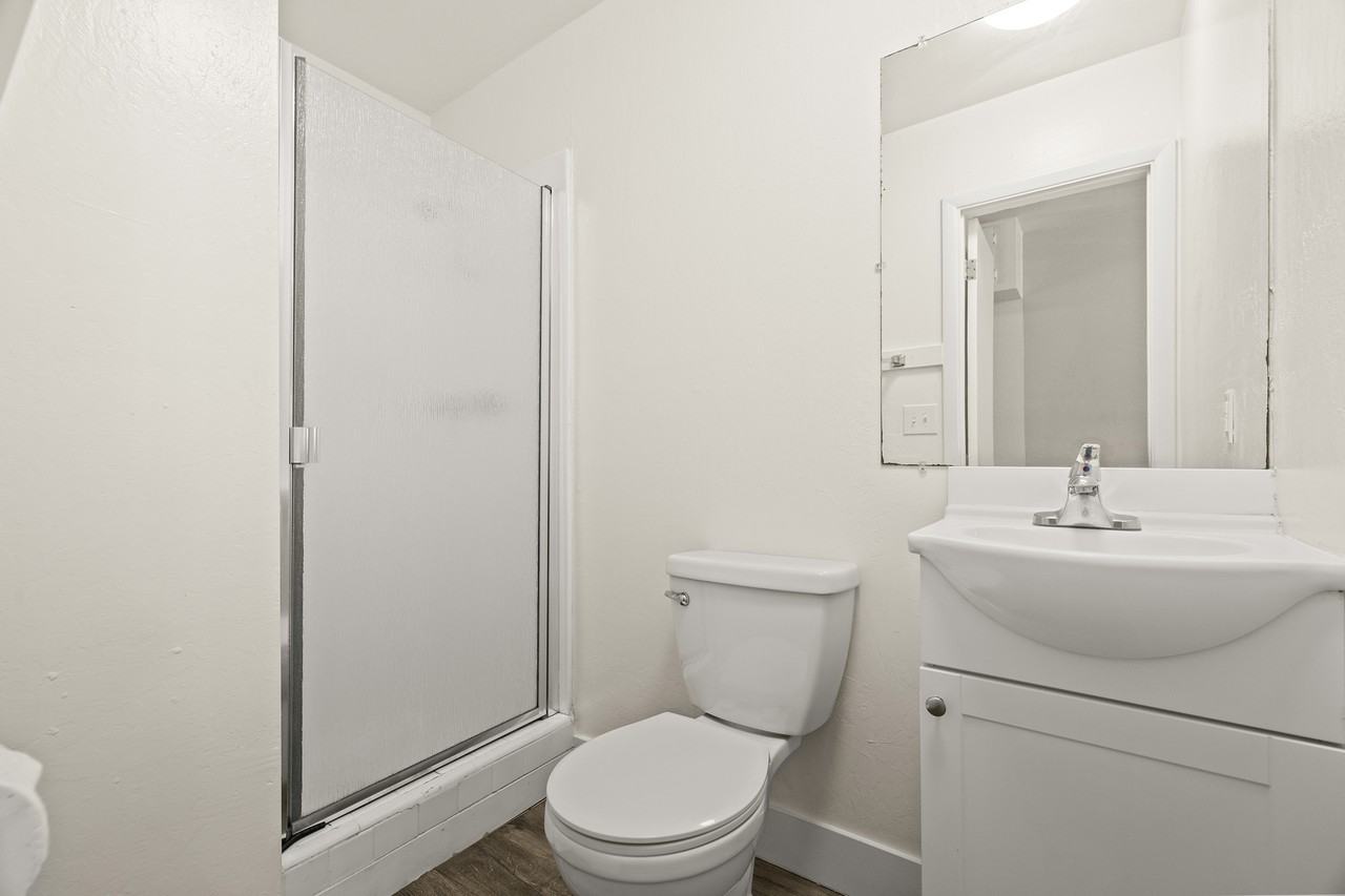 946 Cherry St #16 - Photo 3 of 20