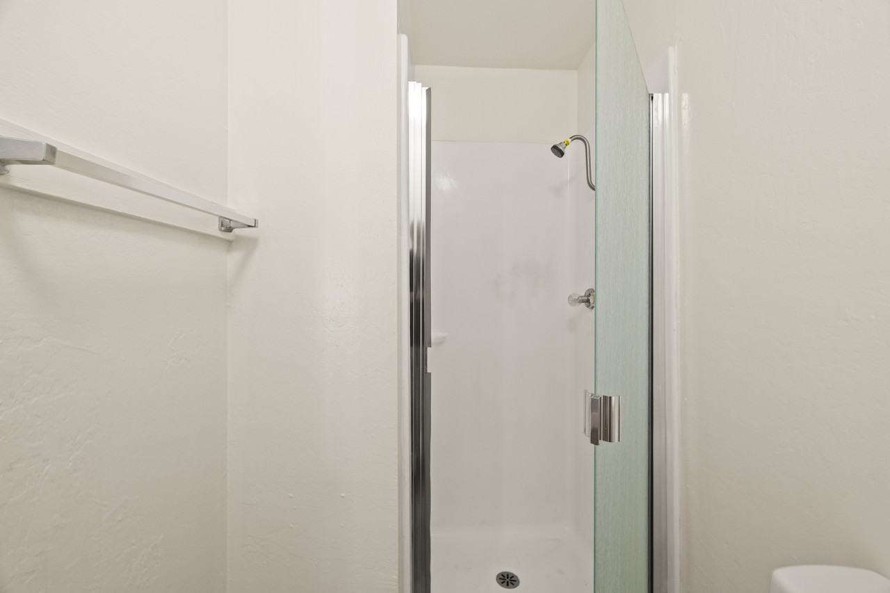 946 Cherry St #16 - Photo 5 of 20