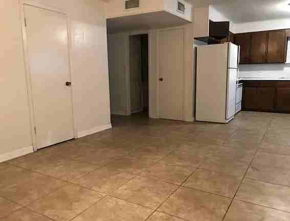 1516 Kent Ave - Photo 4 of 11