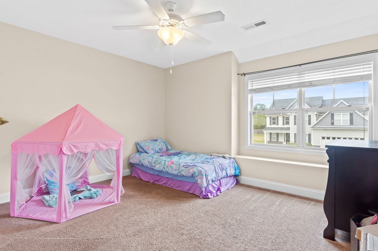 1044 Slater Way - Photo 4 of 21