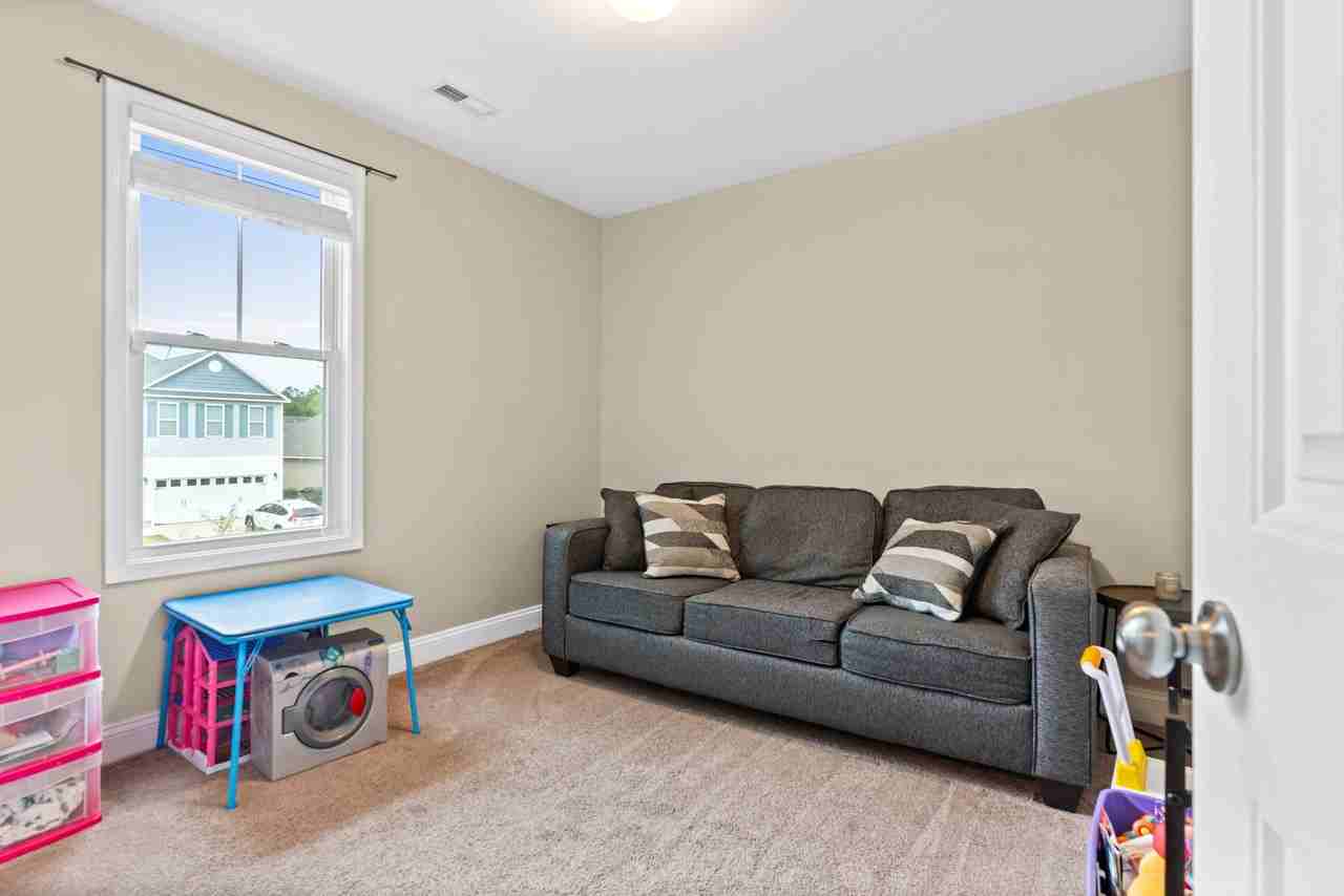 1044 Slater Way - Photo 7 of 21