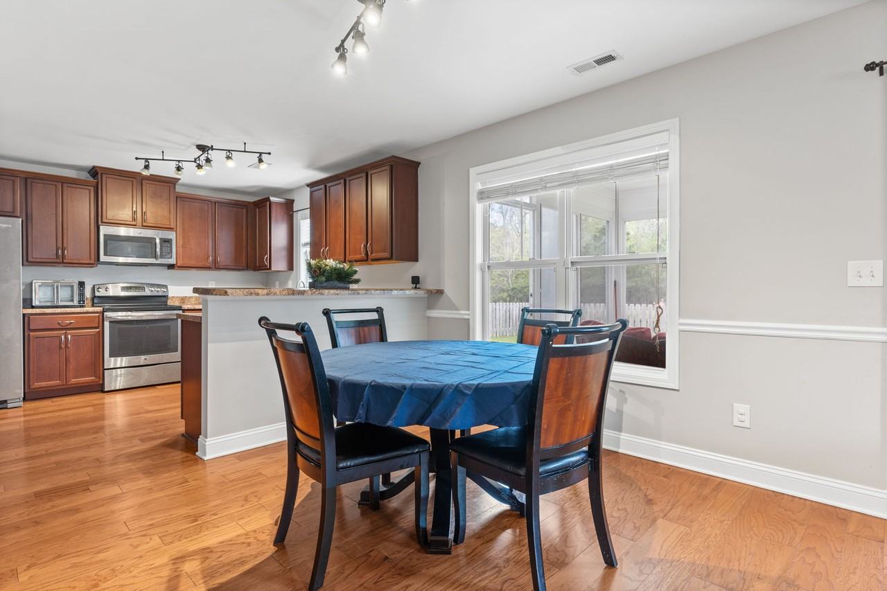 1044 Slater Way - Photo 5 of 21