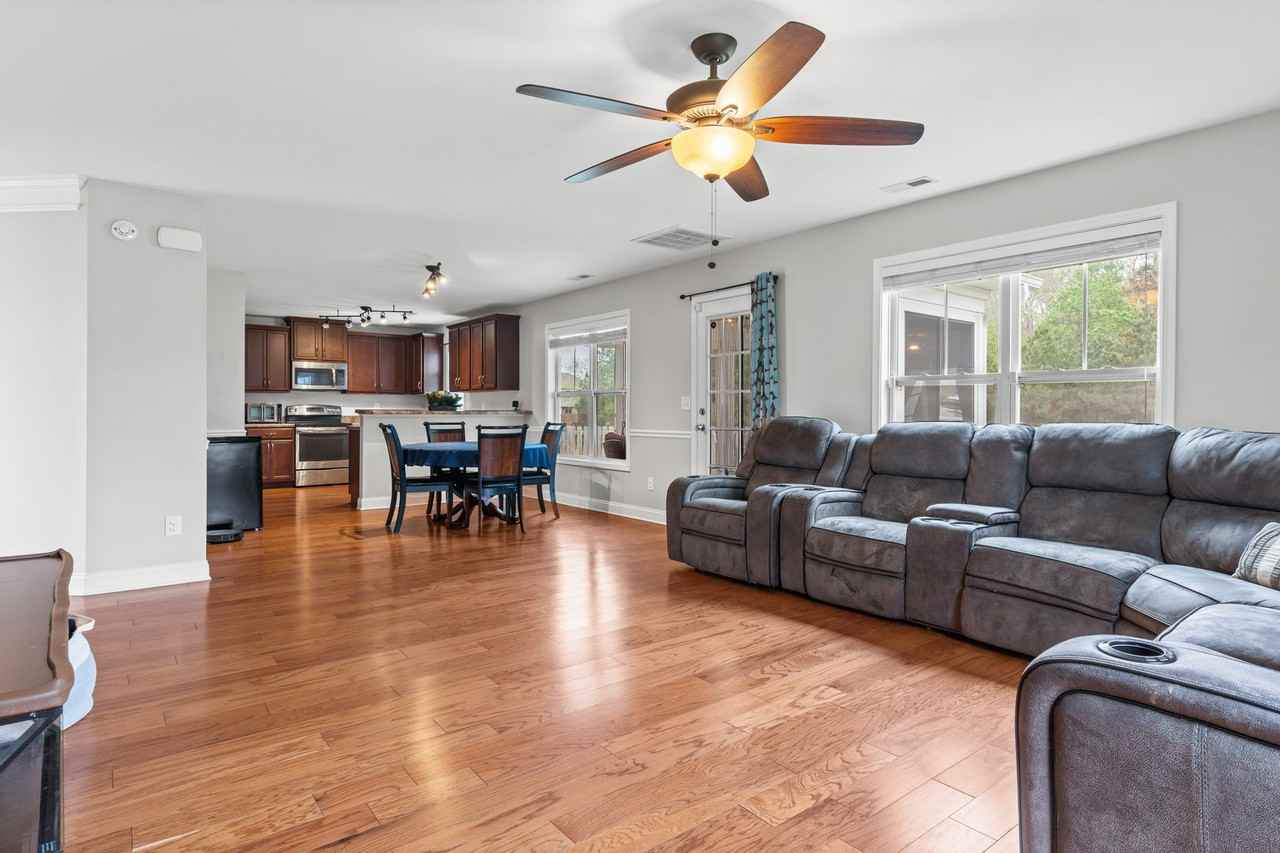 1044 Slater Way - Photo 4 of 21