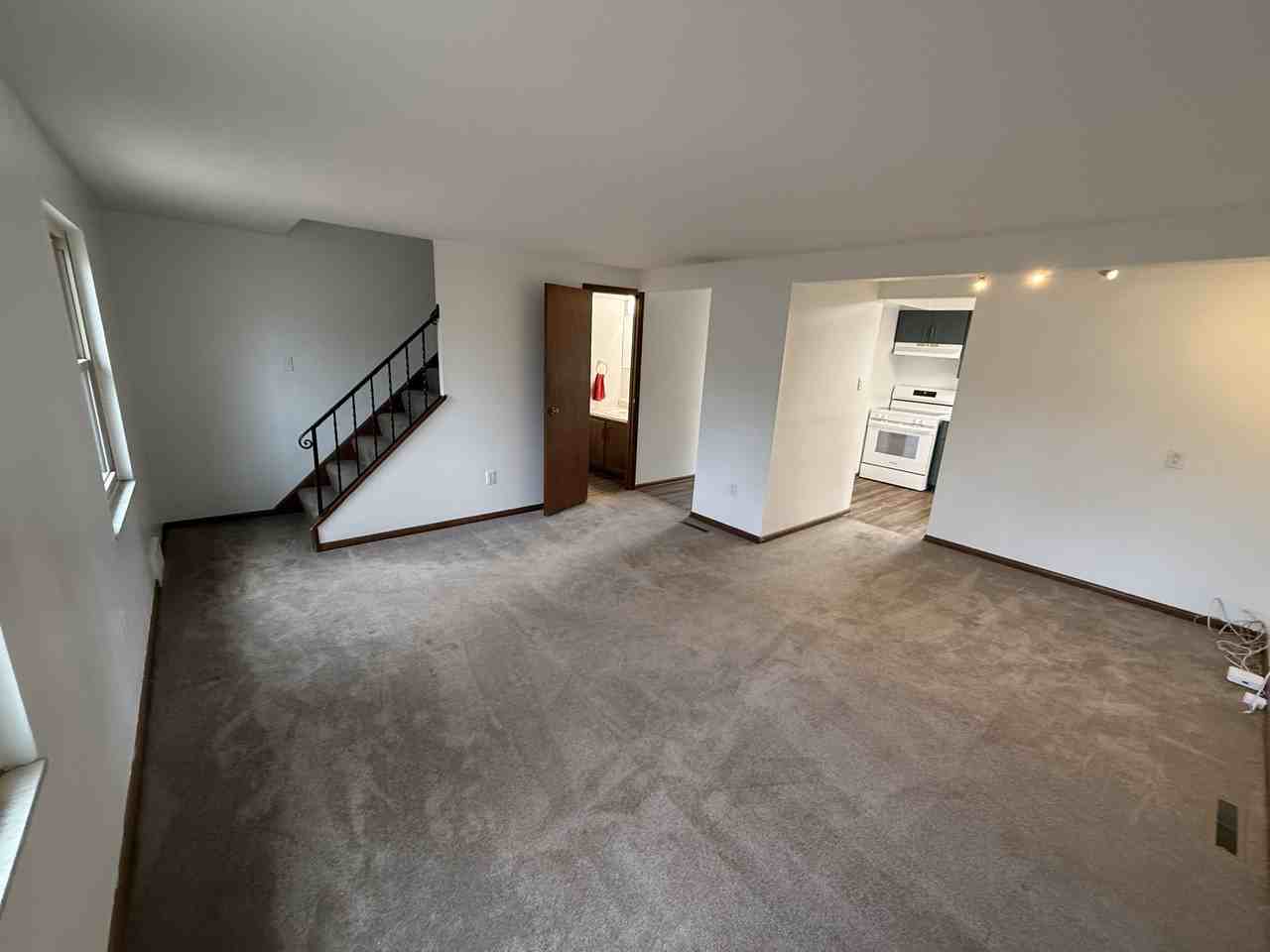 108 Roberts Dr - Photo 4 of 21