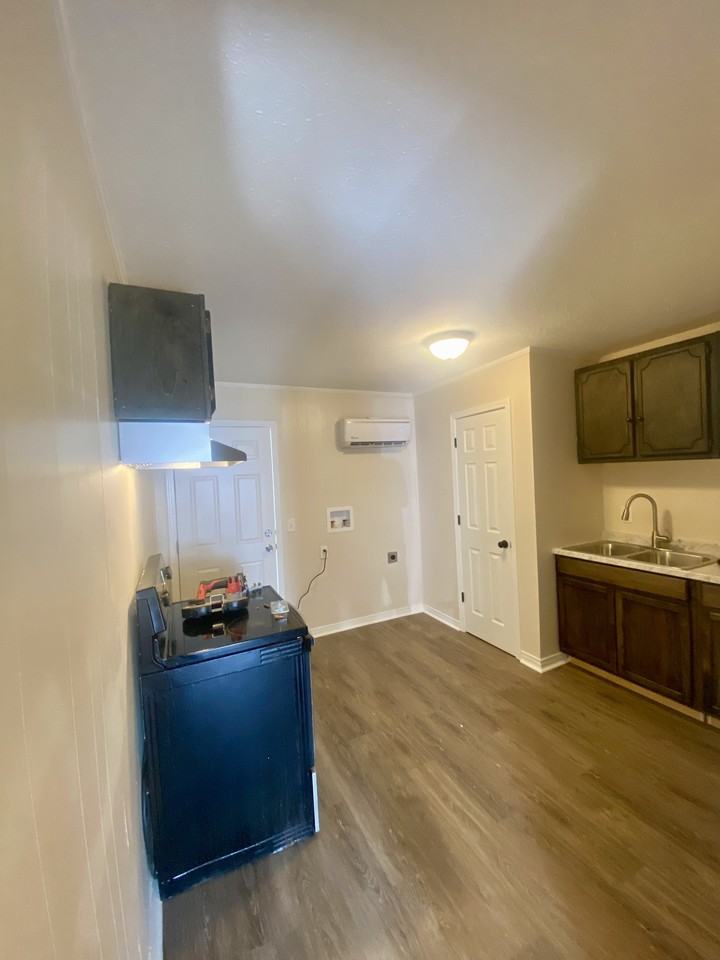 415 Peach St #405 - Photo 3 of 6