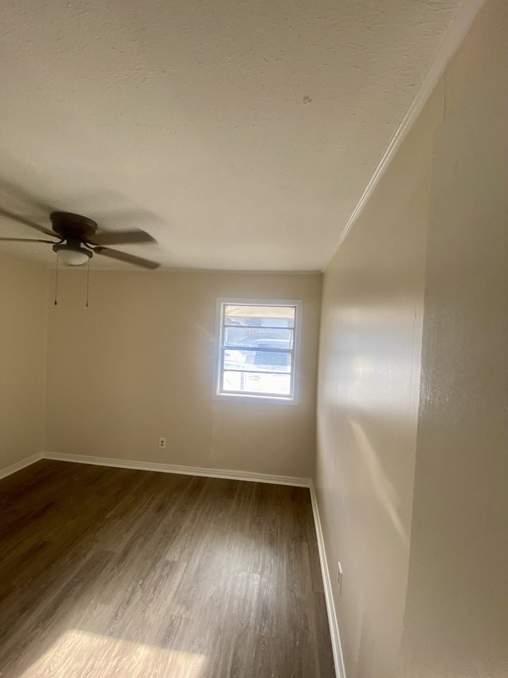 415 Peach St #405 - Photo 5 of 6