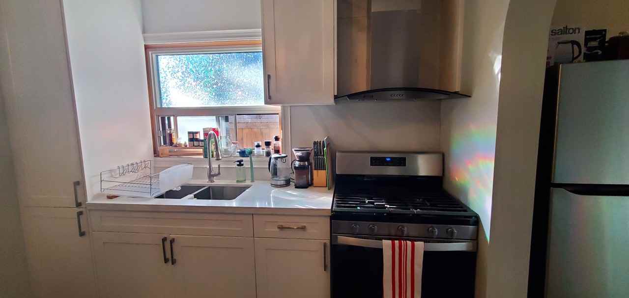 Euclid Ave & Dundas St W - Photo 7 of 18