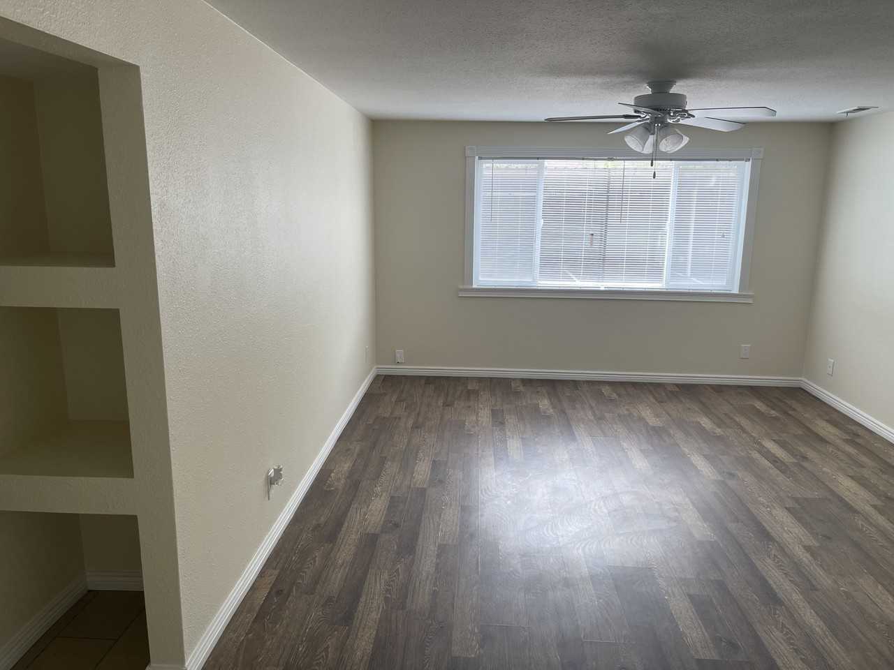 562 Nw - Photo 2 of 10