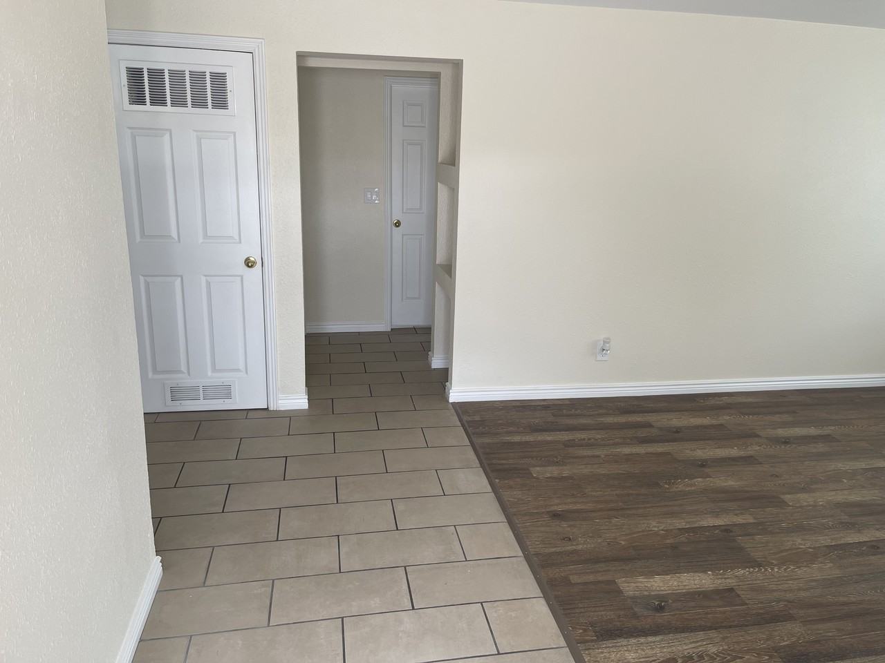 562 Nw - Photo 3 of 10