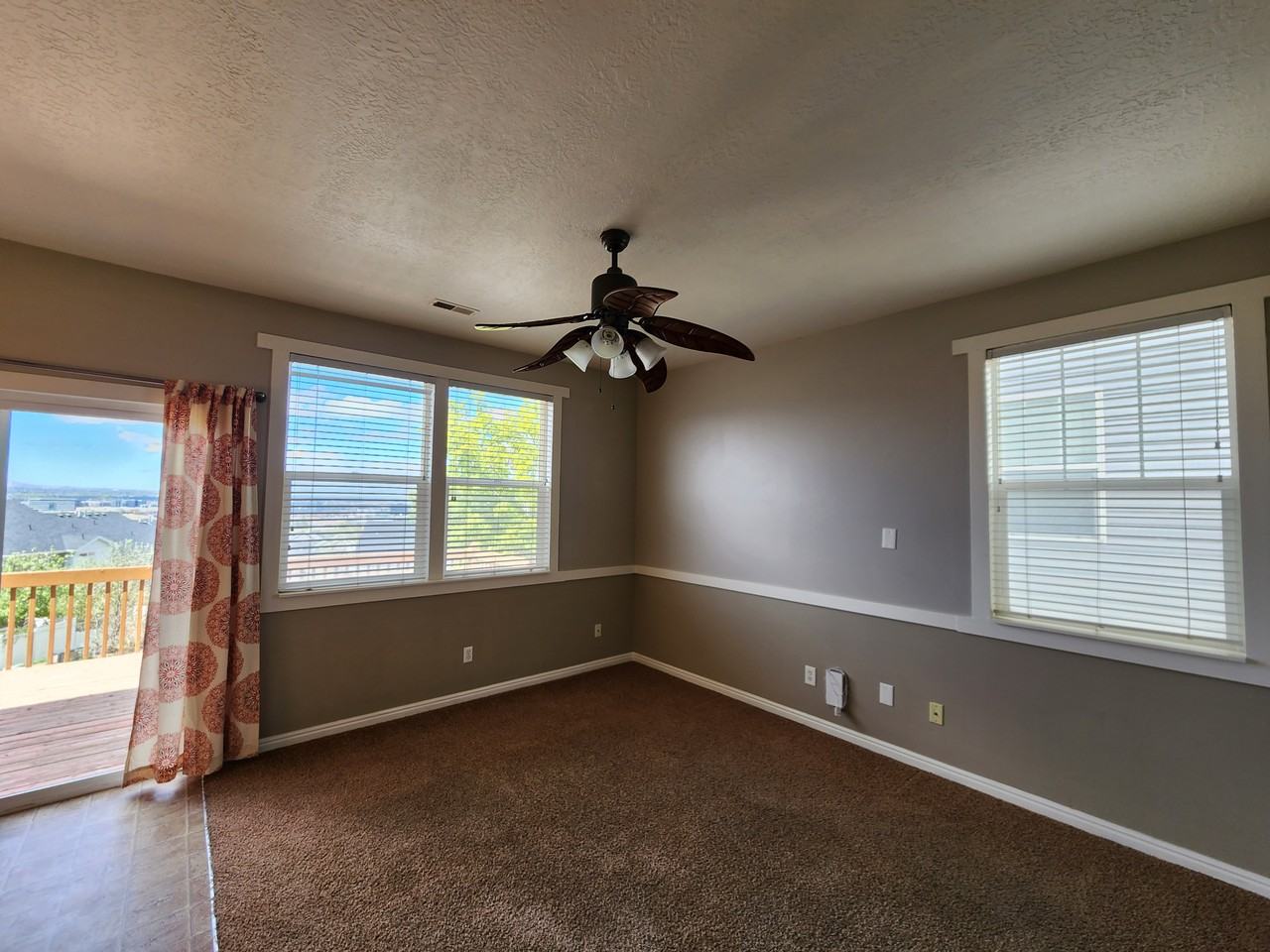 123 E Wayfield Dr - Photo 2 of 15