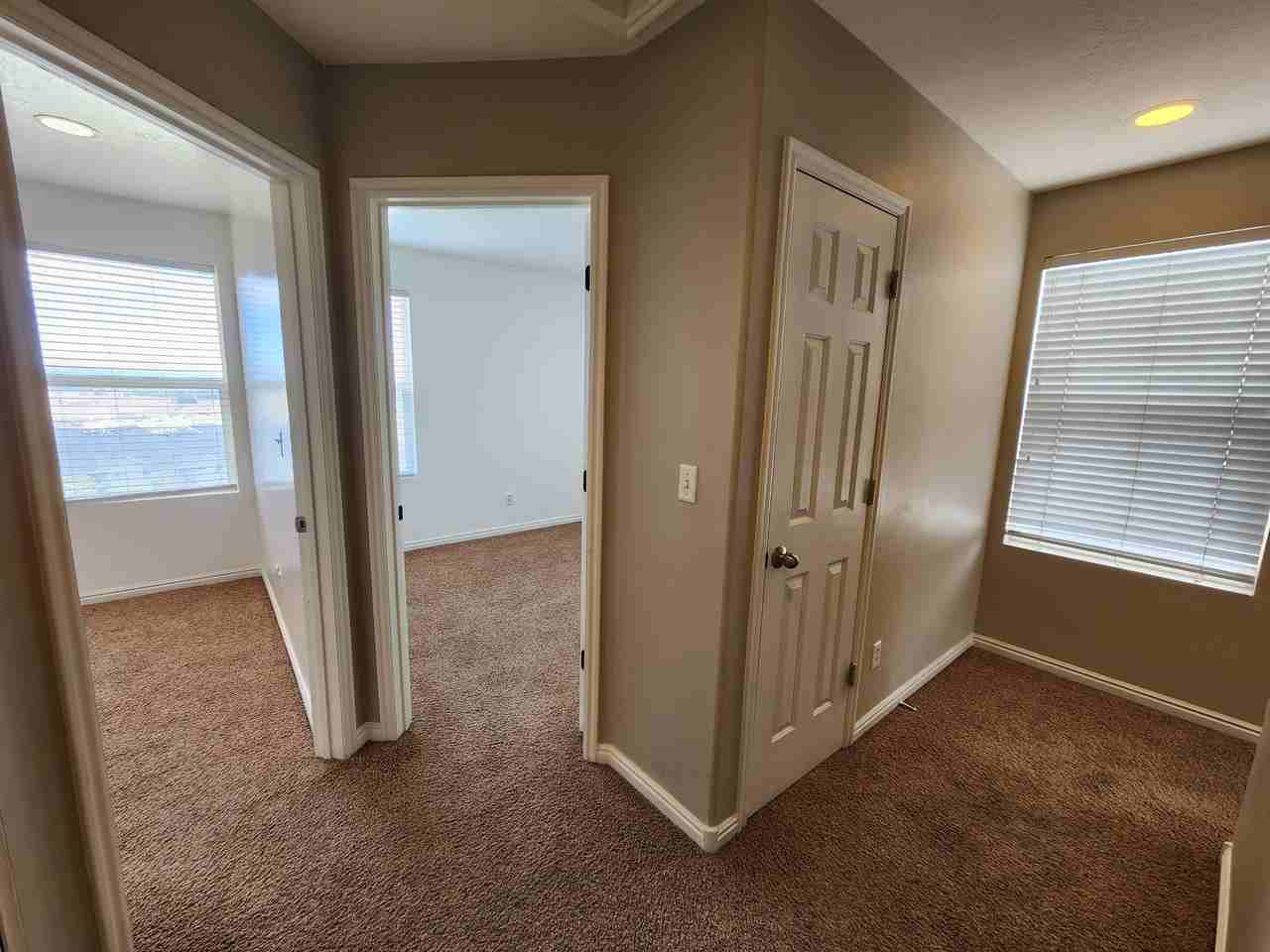 123 E Wayfield Dr - Photo 7 of 15