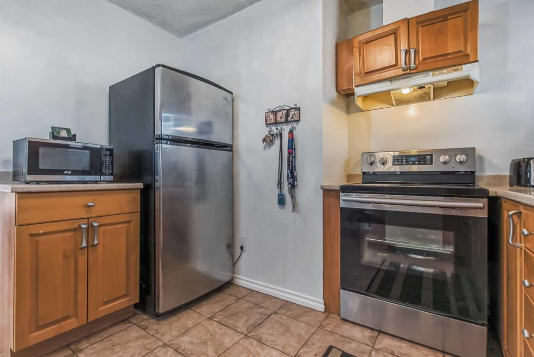 2402 50 St Ne - Photo 5 of 14