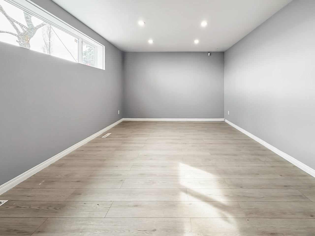 9208 127 Ave Nw Lowr Unit #Unit - Photo 3 of 16