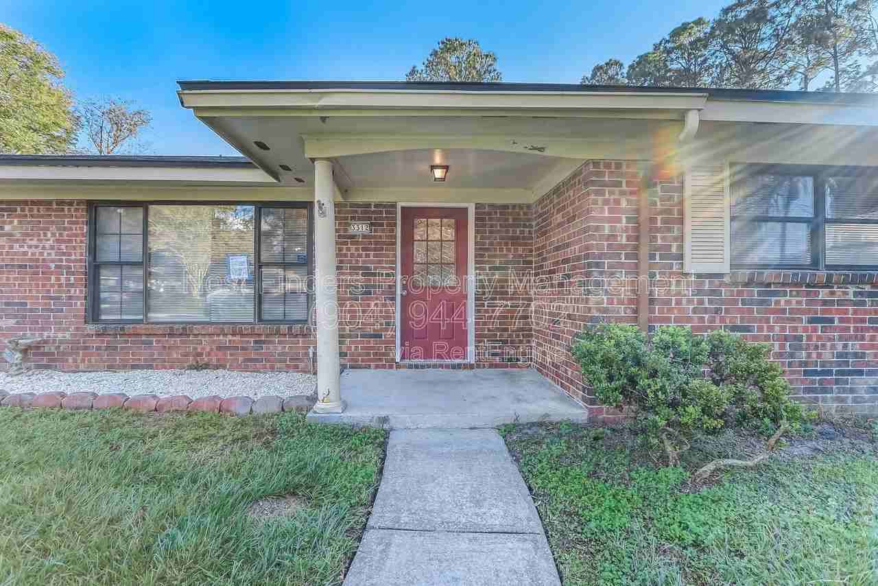 3312 Pickwick Dr S - Photo 6 of 41