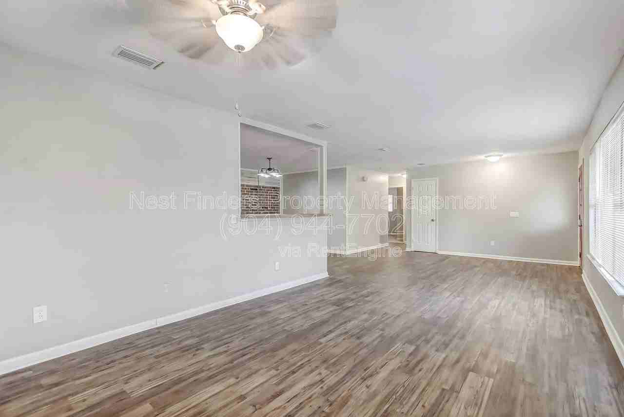 3312 Pickwick Dr S - Photo 7 of 41