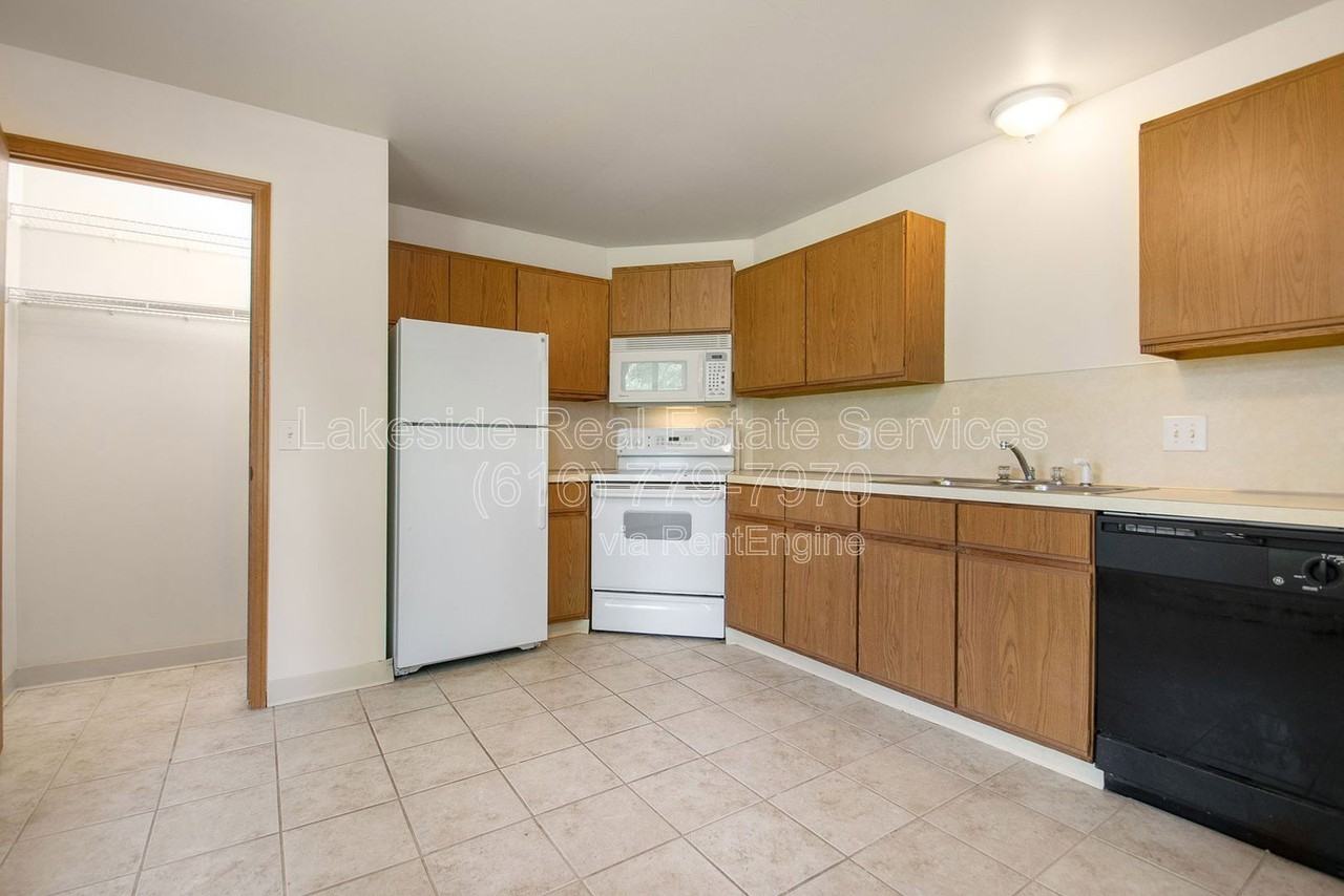 2908 Earle Ave Sw #2 - Photo 6 of 44