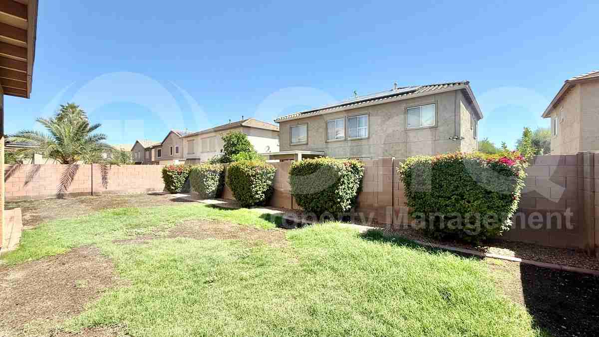 1613 S 174th Ln - Photo 3 of 29