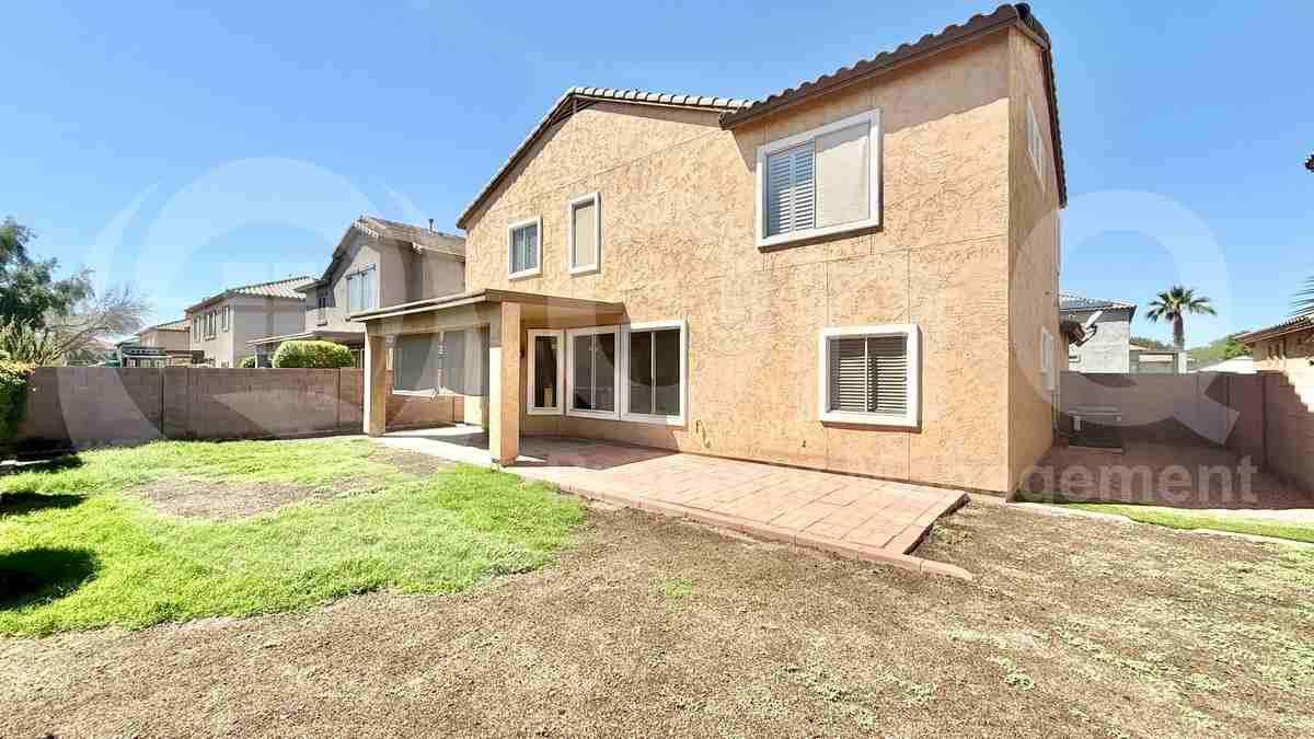 1613 S 174th Ln - Photo 5 of 29