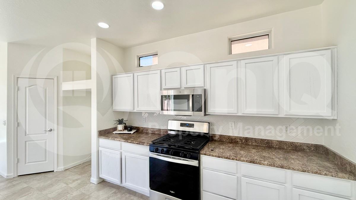 1613 S 174th Ln - Photo 4 of 29