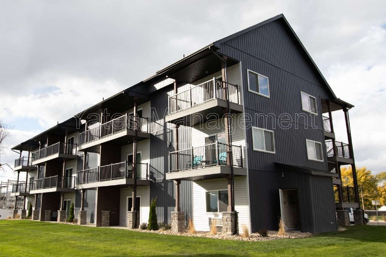 411 W Mcpherson Ave #303 - Photo 2 of 34