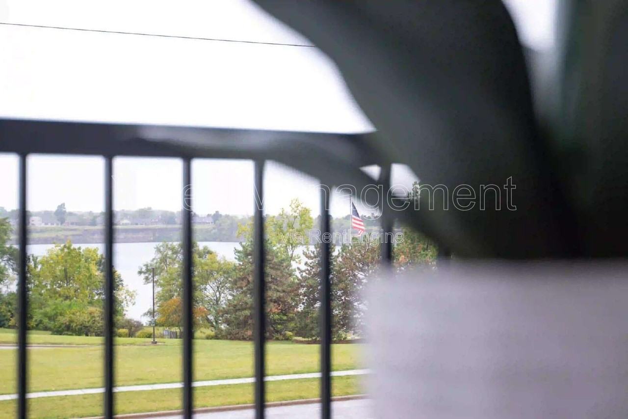 411 W Mcpherson Ave #303 - Photo 5 of 34