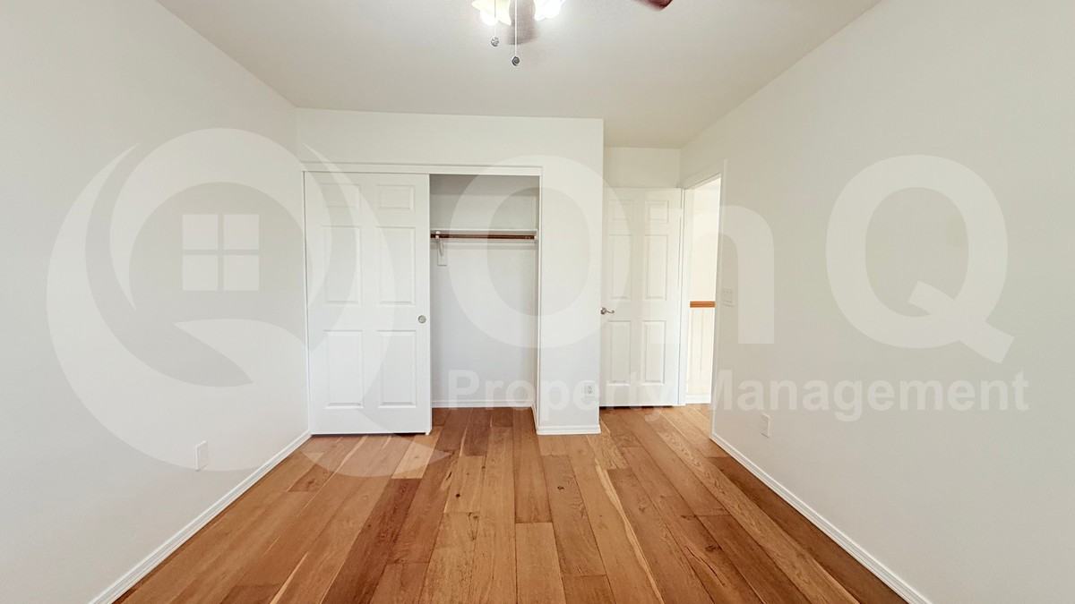 4237 E Rockledge Rd - Photo 2 of 50