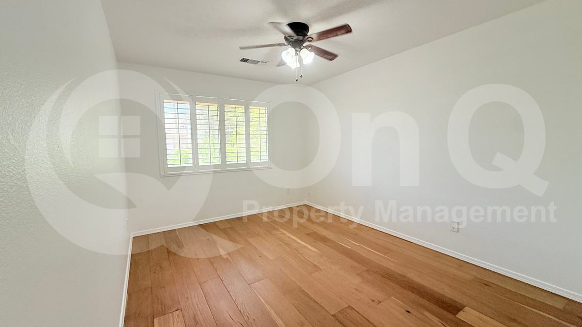 4237 E Rockledge Rd - Photo 3 of 50