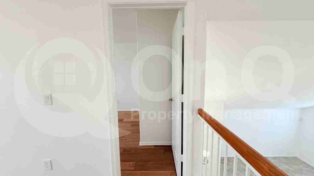 4237 E Rockledge Rd - Photo 4 of 50