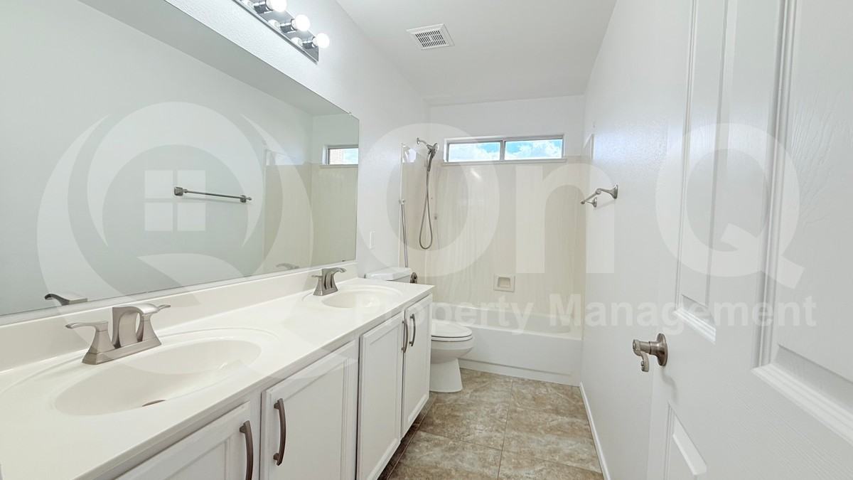 4237 E Rockledge Rd - Photo 7 of 50