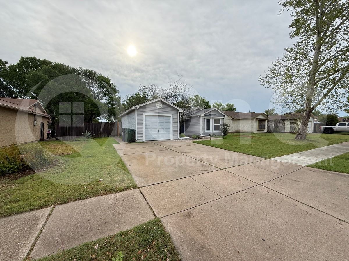 5503 Creek Valley Dr - Photo 2 of 22