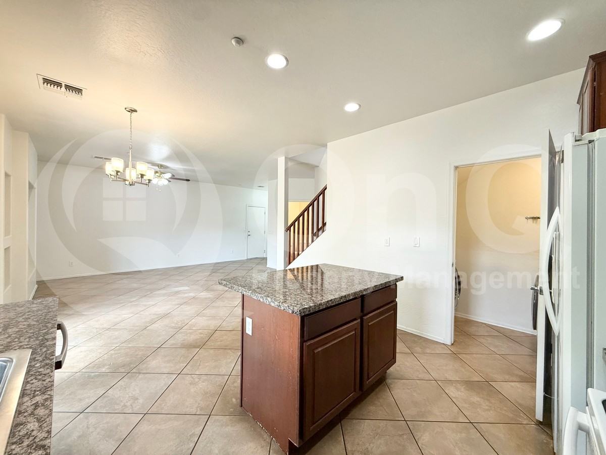 15832 N 74th Ave - Photo 4 of 50