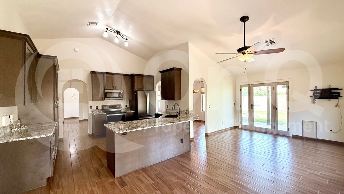 601 S Kenwood Ln - Photo 5 of 21