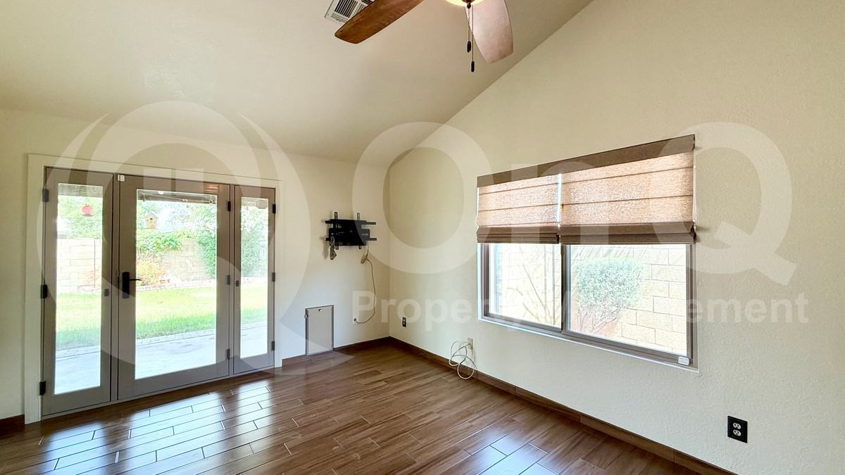 601 S Kenwood Ln - Photo 7 of 21