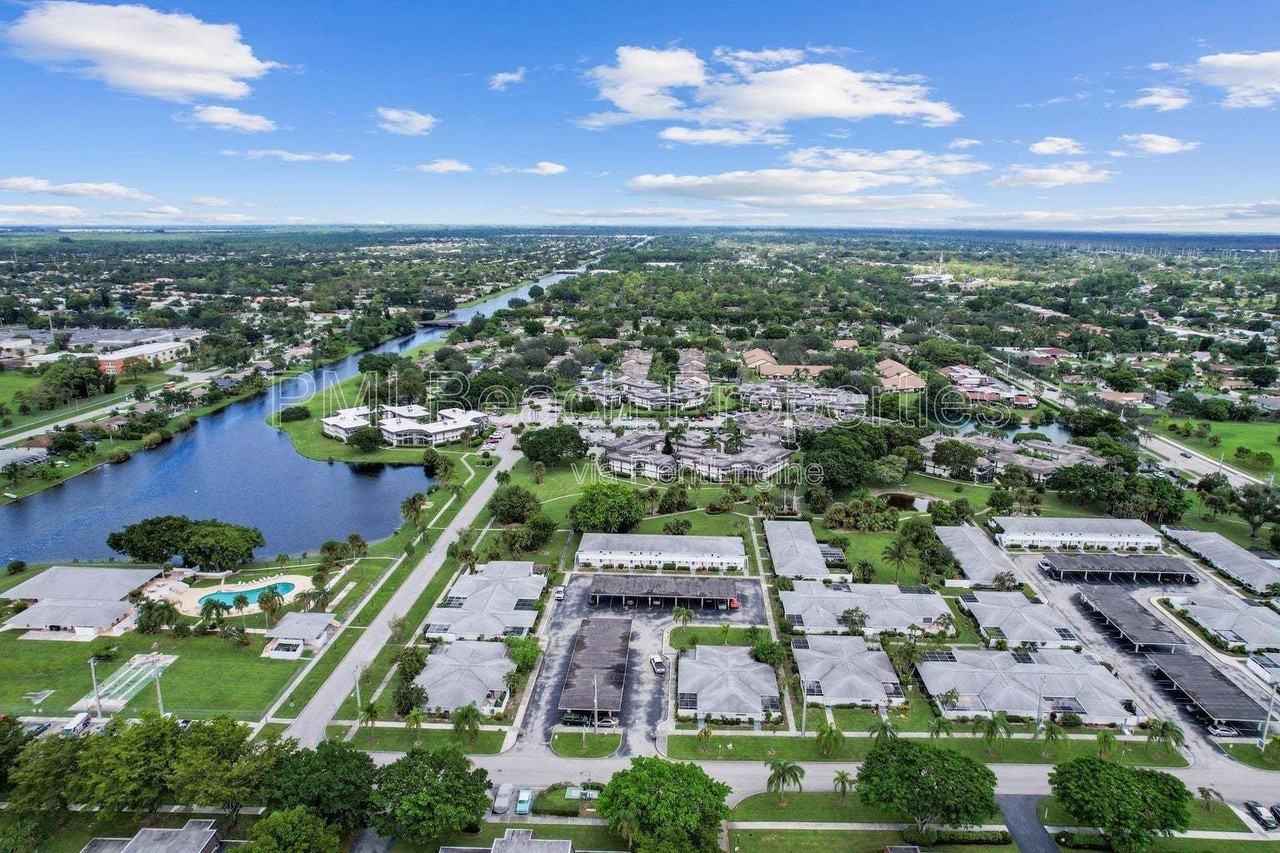 93 East Ct - Photo 2 of 29