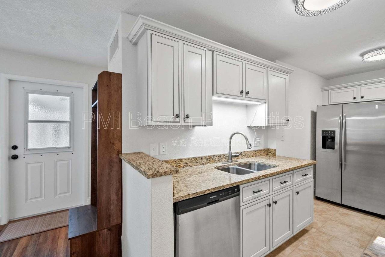 93 East Ct - Photo 5 of 29