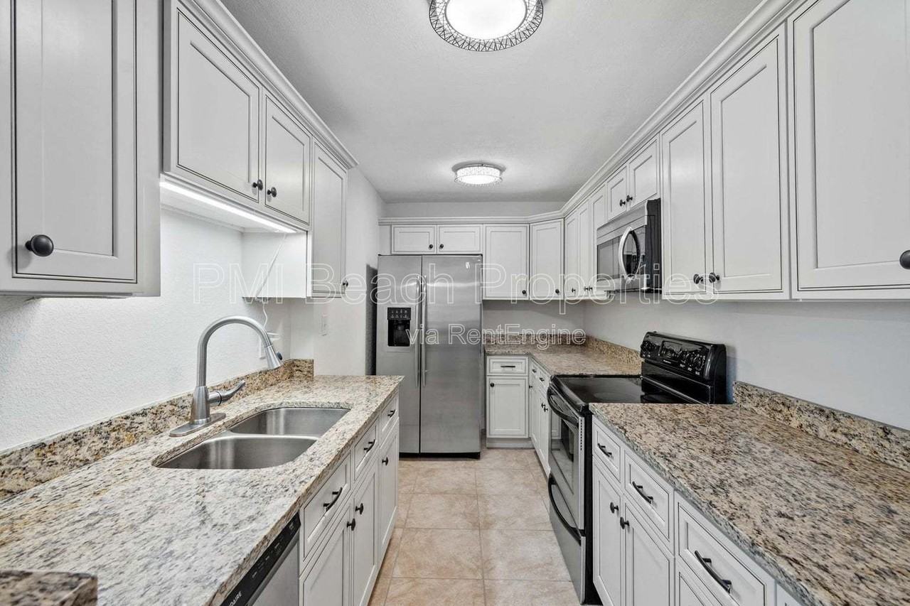 93 East Ct - Photo 7 of 29