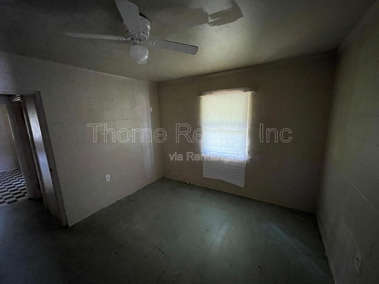 415 Rocky St - Photo 4 of 10