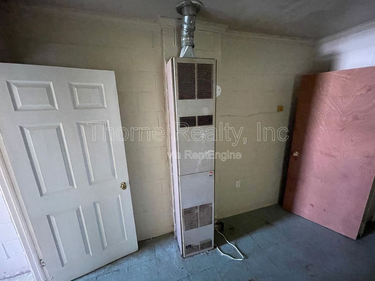 415 Rocky St - Photo 5 of 10