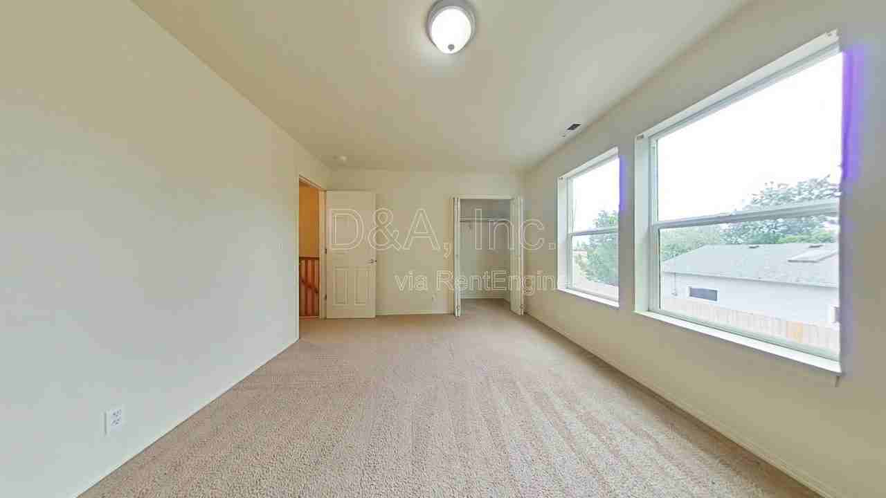 3435 Se 3rd St - Photo 6 of 12