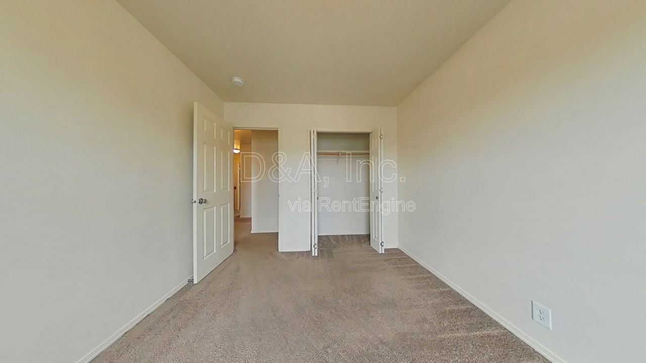 3435 Se 3rd St - Photo 7 of 12