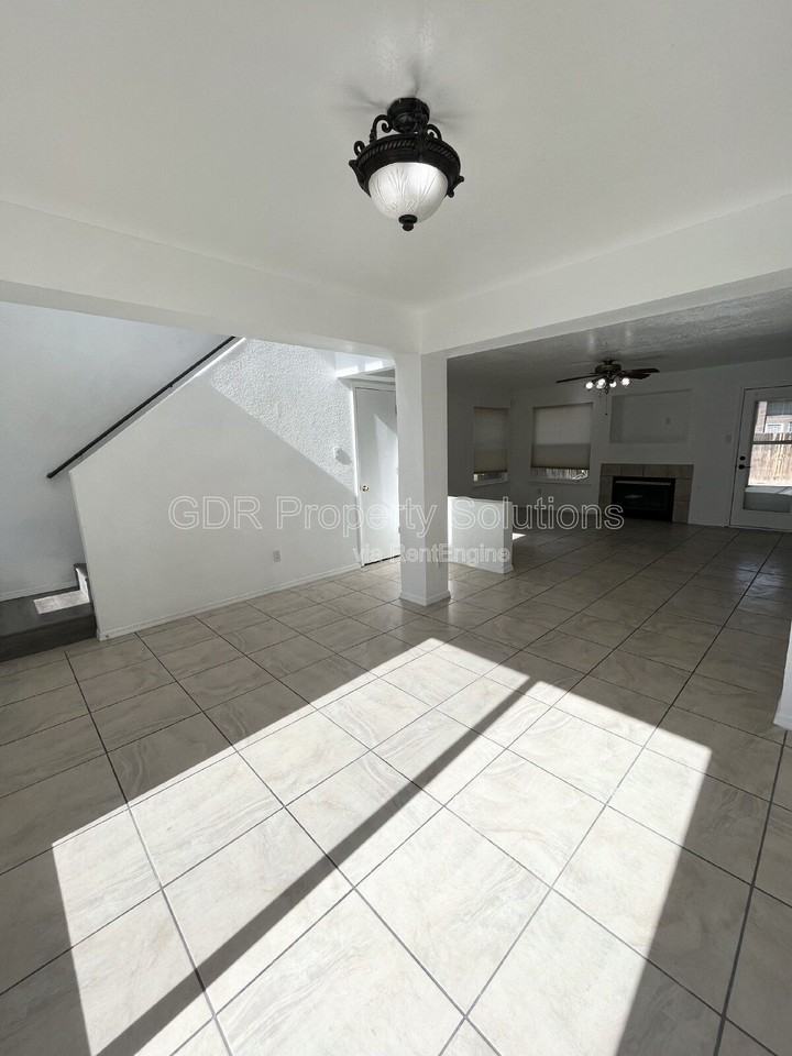 8123 Waterbury Pl Nw - Photo 5 of 38