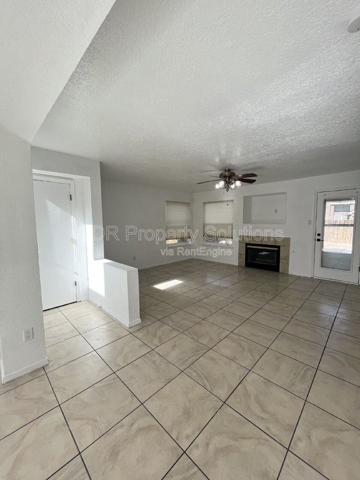 8123 Waterbury Pl Nw - Photo 6 of 38