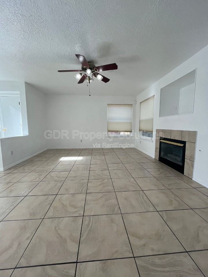 8123 Waterbury Pl Nw - Photo 7 of 38