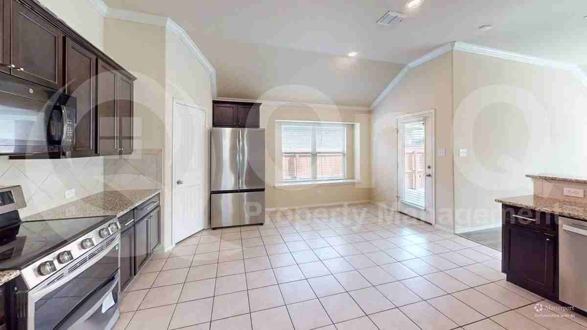 5117 Texana Dr - Photo 3 of 20